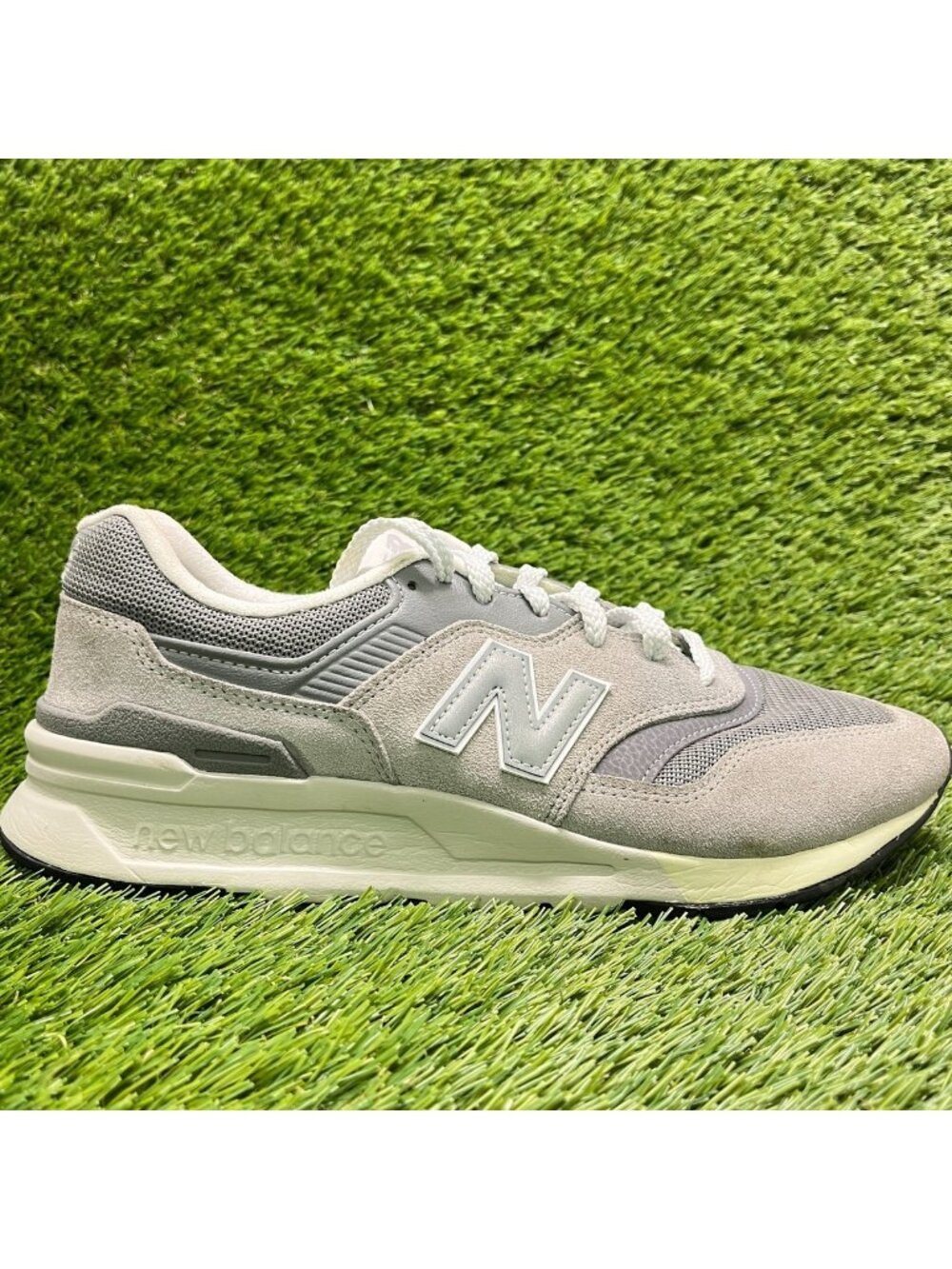 New Balance 997H Mens Size 8.5 Womens 10 Gray Athletic Running Shoes Sneakers